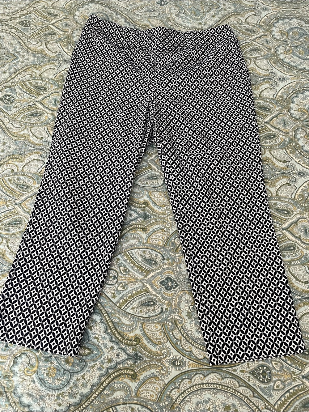 Ava & Grace Pants Size 14 Black White Geometric Pull On Stretch Cropped Ankle